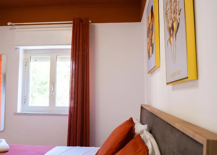 לינה וארוחת בוקר Pellarooms Quality Beb 4*