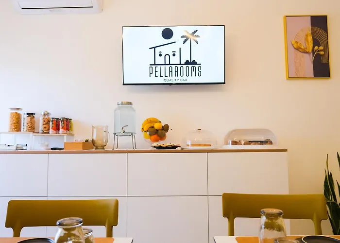 לינה וארוחת בוקר Pellarooms Quality Beb 4*