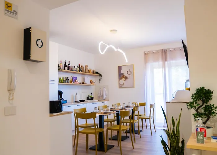 לינה וארוחת בוקר Pellarooms Quality Beb 4*